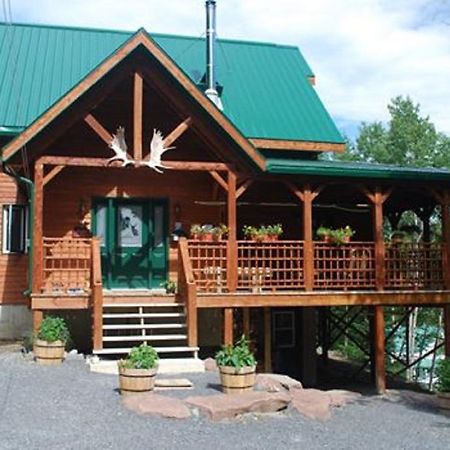 Auberge De La Riviere Matapedia - Matapedia River Lodge Routhierville Екстериор снимка