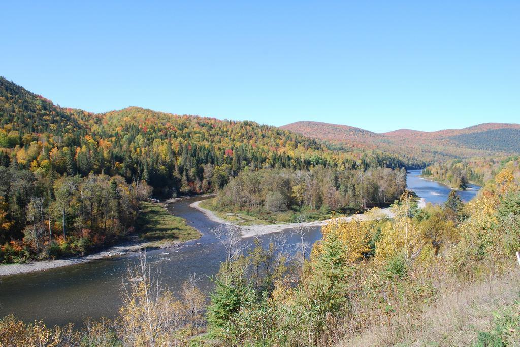 Auberge De La Riviere Matapedia - Matapedia River Lodge Routhierville Екстериор снимка