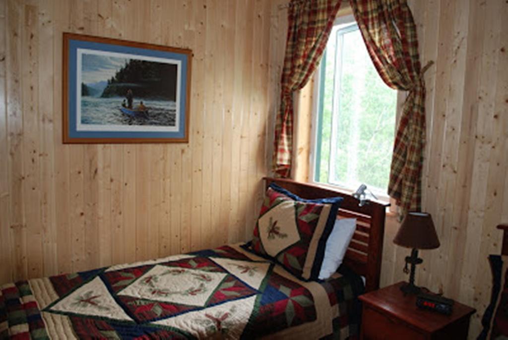 Auberge De La Riviere Matapedia - Matapedia River Lodge Routhierville Стая снимка