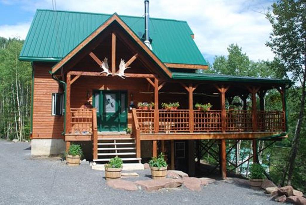 Auberge De La Riviere Matapedia - Matapedia River Lodge Routhierville Екстериор снимка