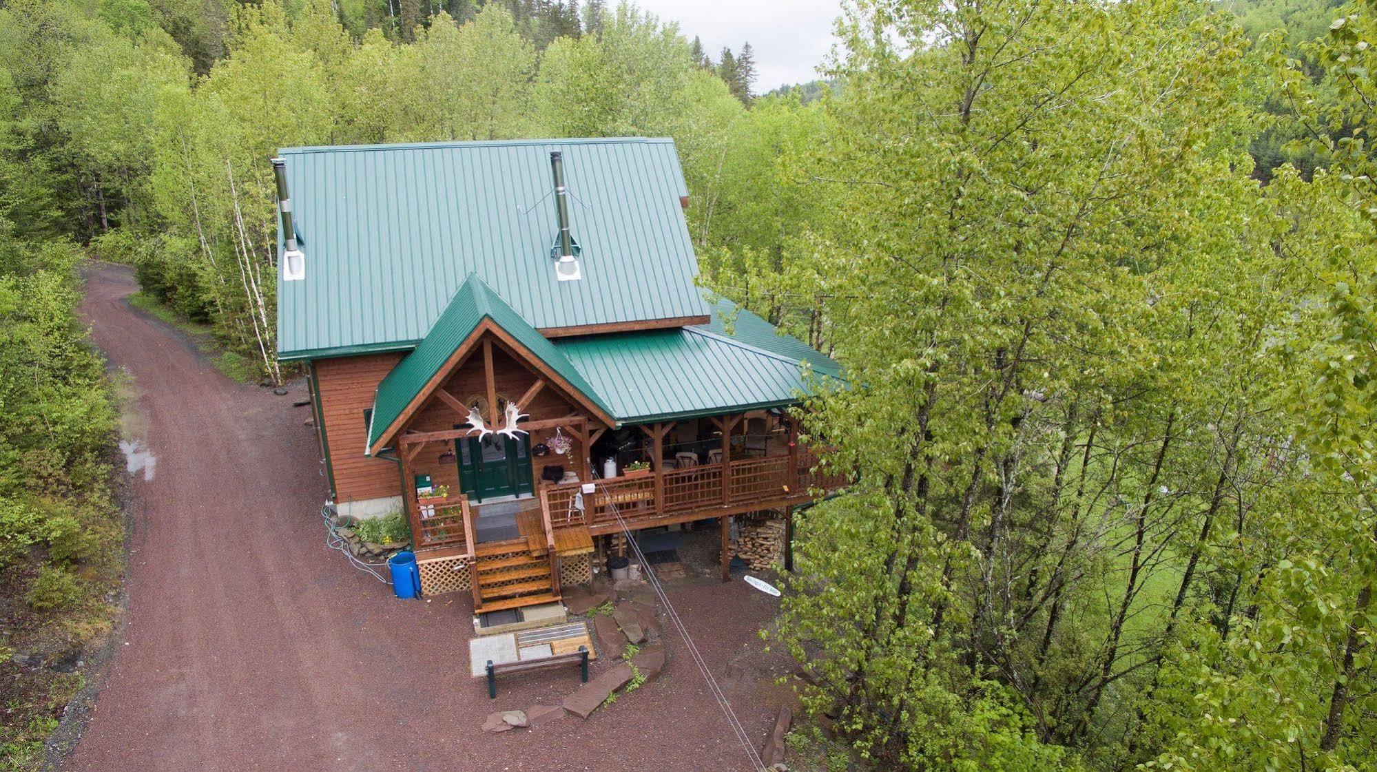 Auberge De La Riviere Matapedia - Matapedia River Lodge Routhierville Екстериор снимка