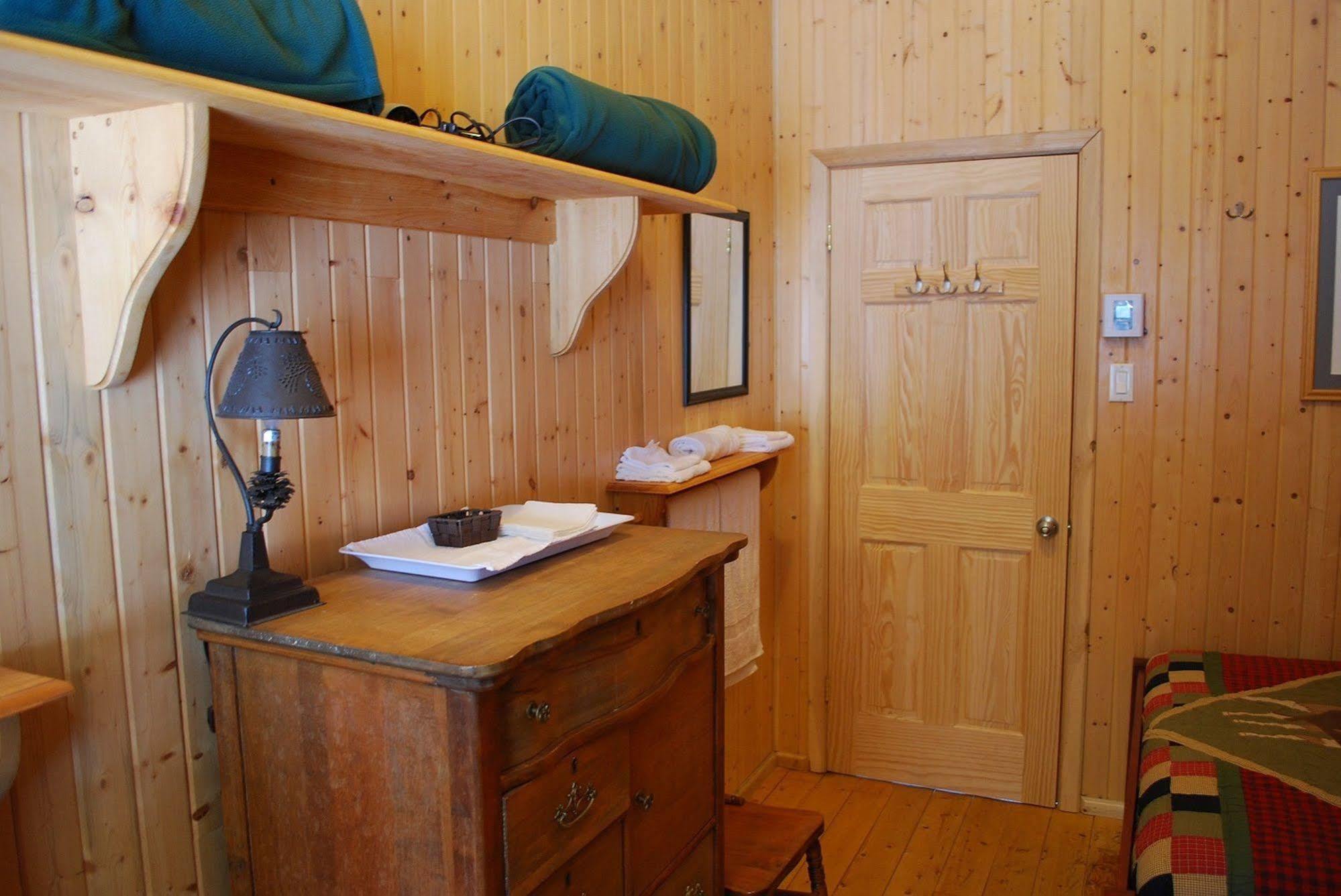 Auberge De La Riviere Matapedia - Matapedia River Lodge Routhierville Екстериор снимка